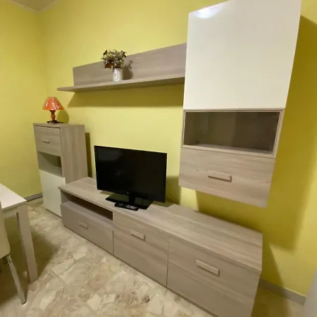 Bilocale Moderno Via Trento 7 *